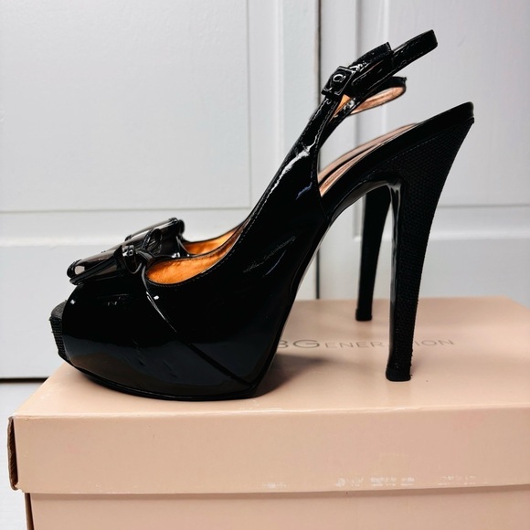 BCBGENERATION Angelo Black Patent Sateen Raffia Heels Size 8 - Picture 1 of 6